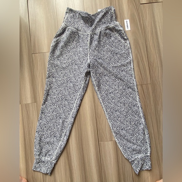 High-Waisted PowerSoft 7/8-Length Joggers - Picture 2 of 3